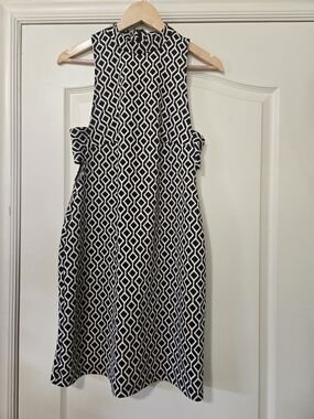 Forever 21 Black and White Geometric Cutout Midi Dress